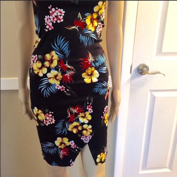 Dress - Picture 4 of 4